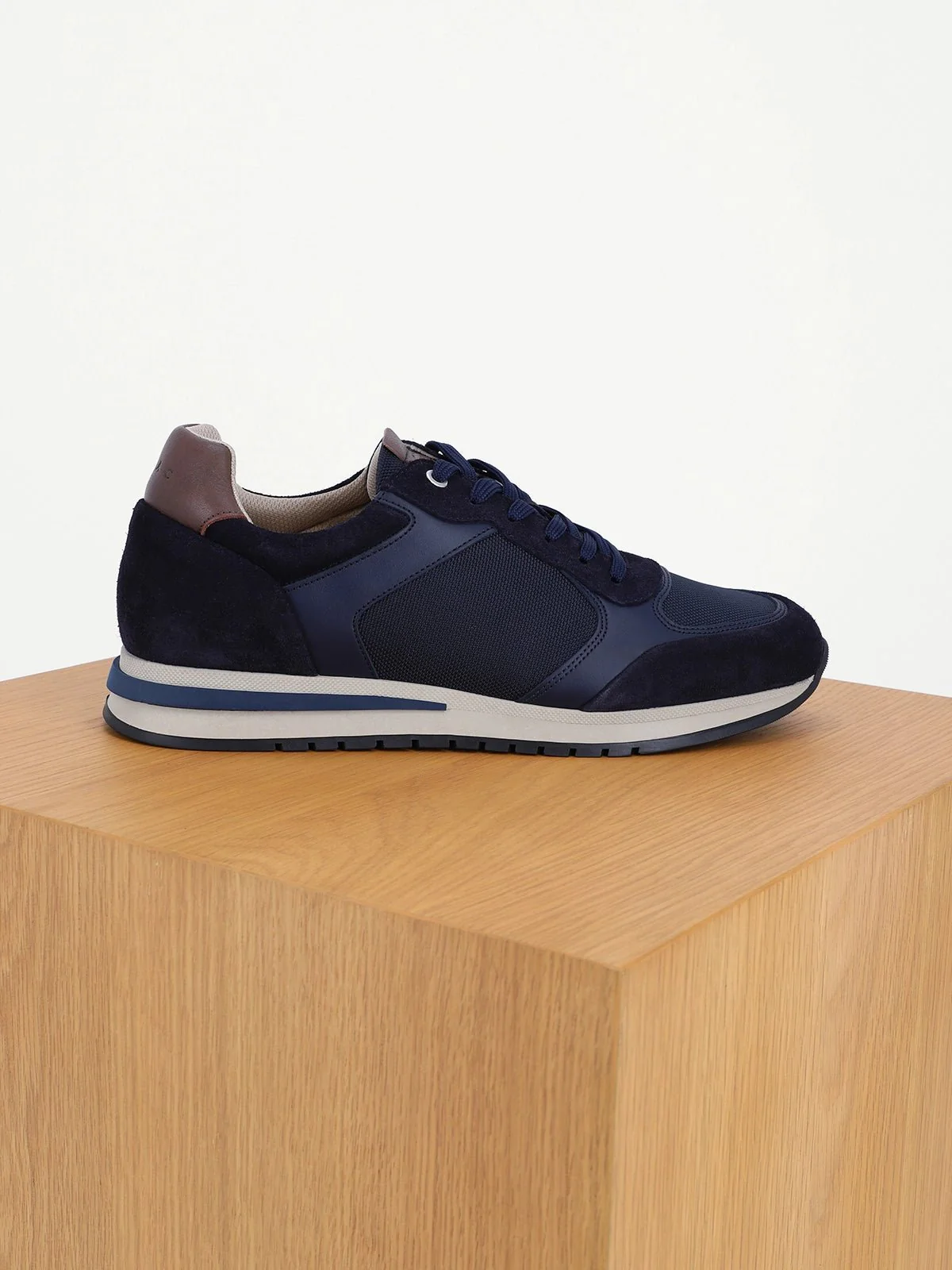 Baskets en cuir marine - Image 3